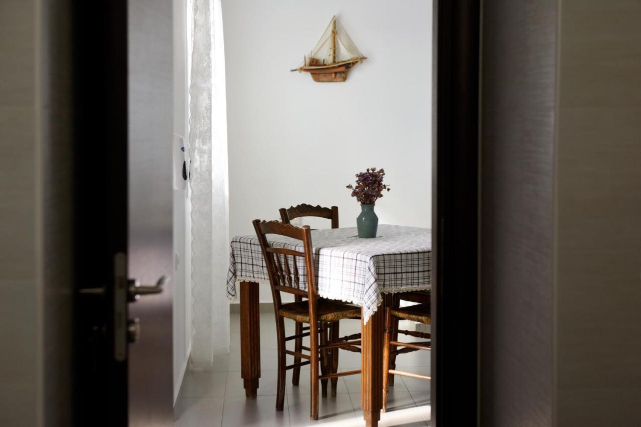 Tsakanos Home 아다마스 외부 사진
