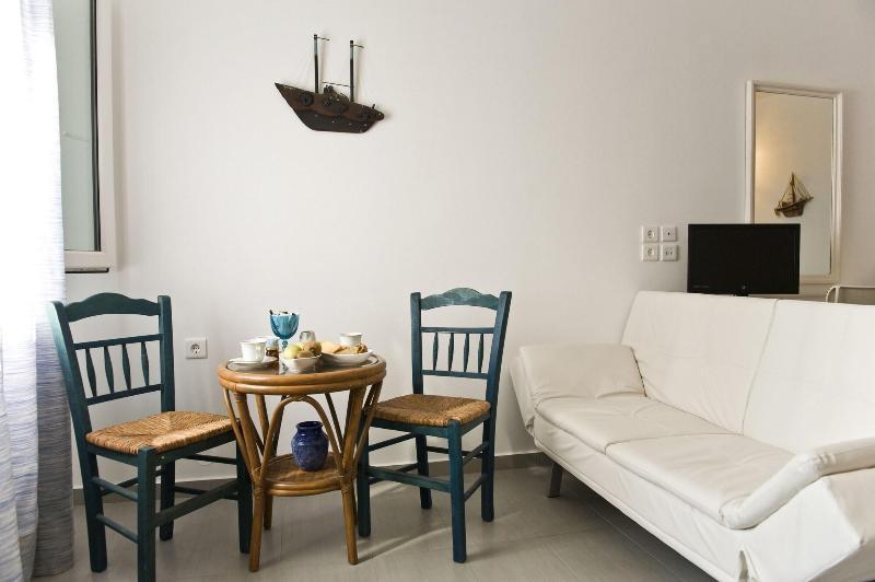Tsakanos Home 아다마스 외부 사진